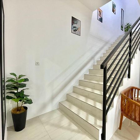 Hanan Homestay Klebang Ipoh With A View Of Mount Korbu, For Musl!M Only!! エクステリア 写真