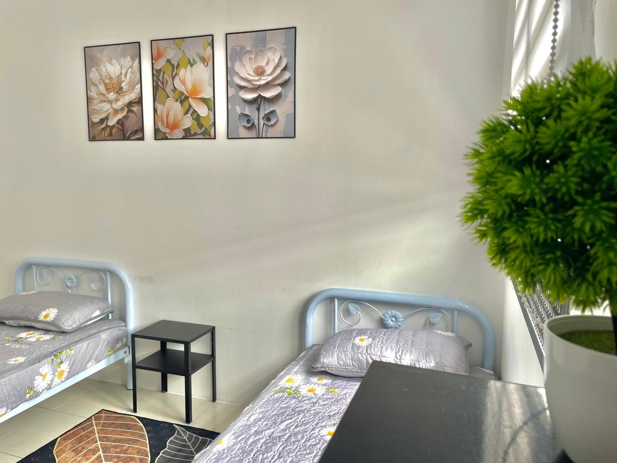 Hanan Homestay Klebang Ipoh With A View Of Mount Korbu, For Musl!M Only!! エクステリア 写真